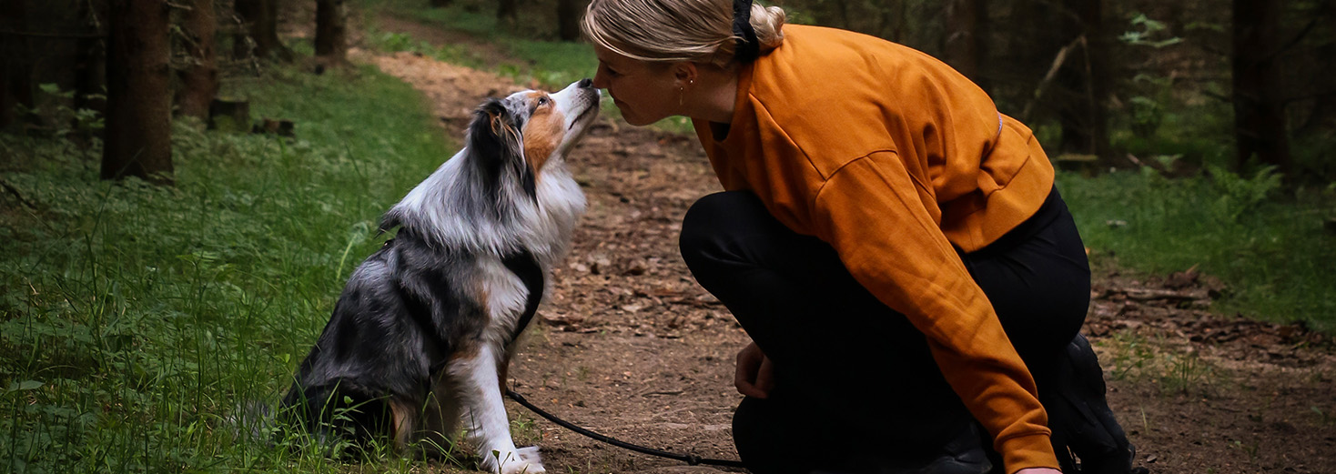 Kvinna med hund